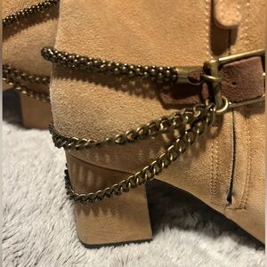 2 Piece -1 Pair of Decorative Boot Chains Adjustable strap
Bronze and Brown